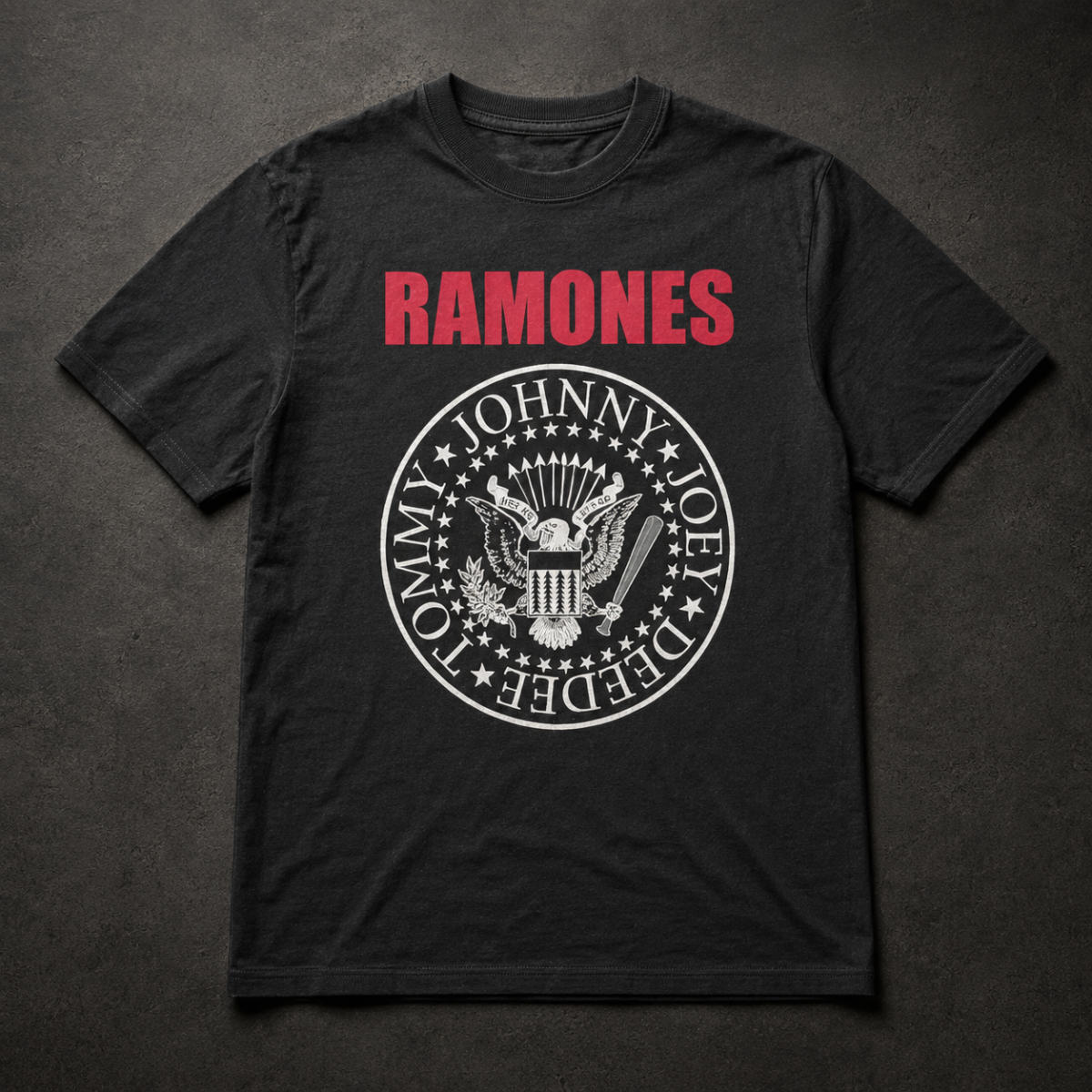 Playera Ramones, diseño Escudo con acento rojo